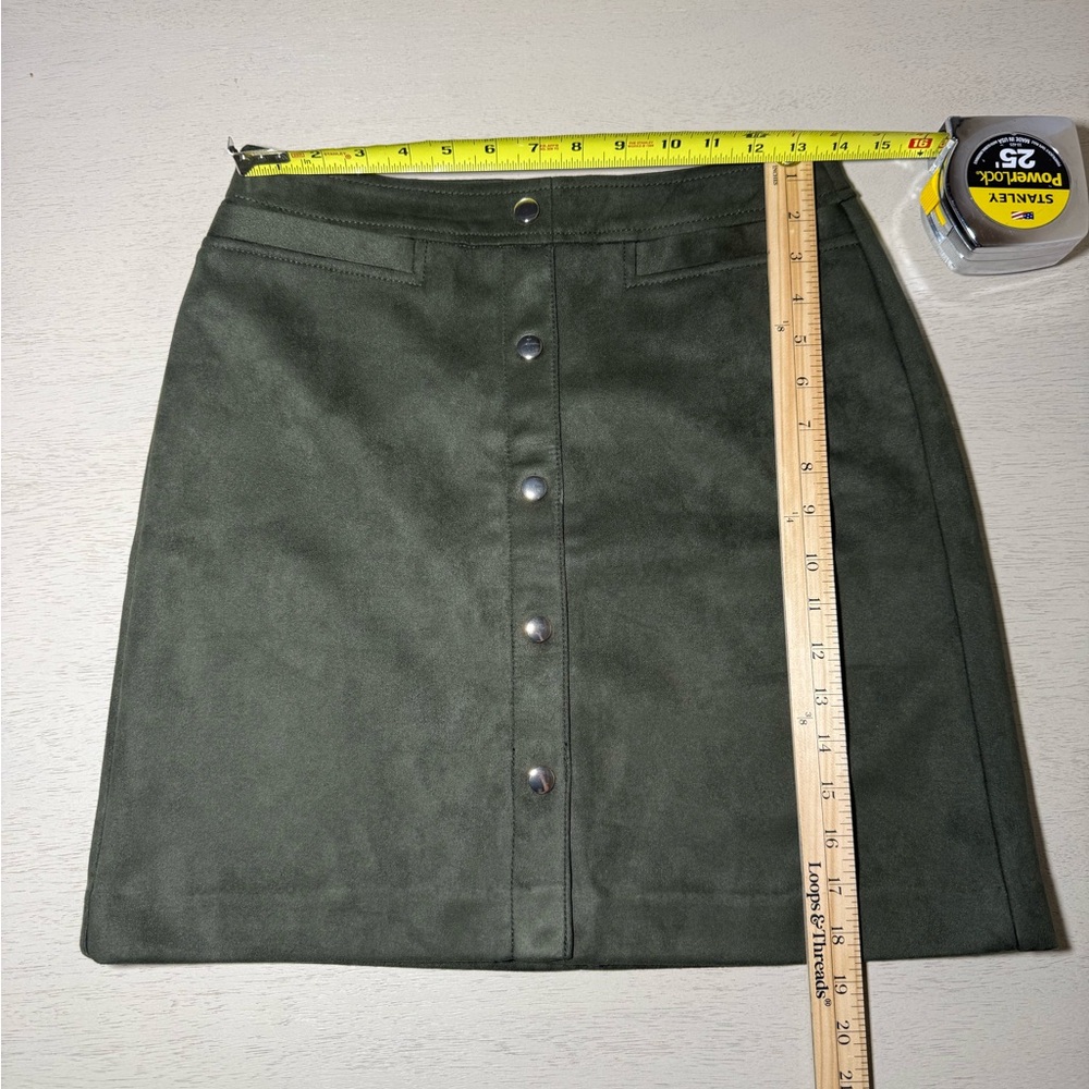 NWOT LOFT Olive Green Faux Suede Button Detail Mini Skirt, size 2, 60's 70's - Picture 3 of 9